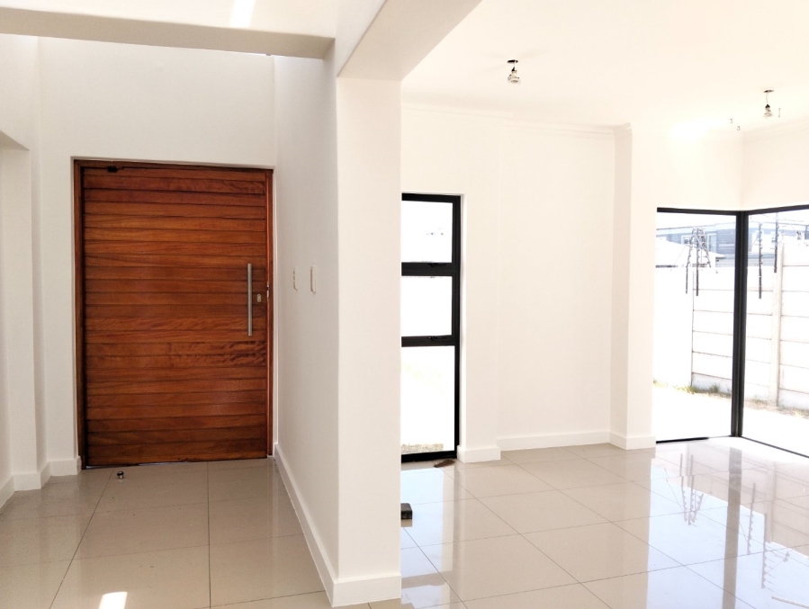 4 Bedroom Property for Sale in Parklands North Western Cape